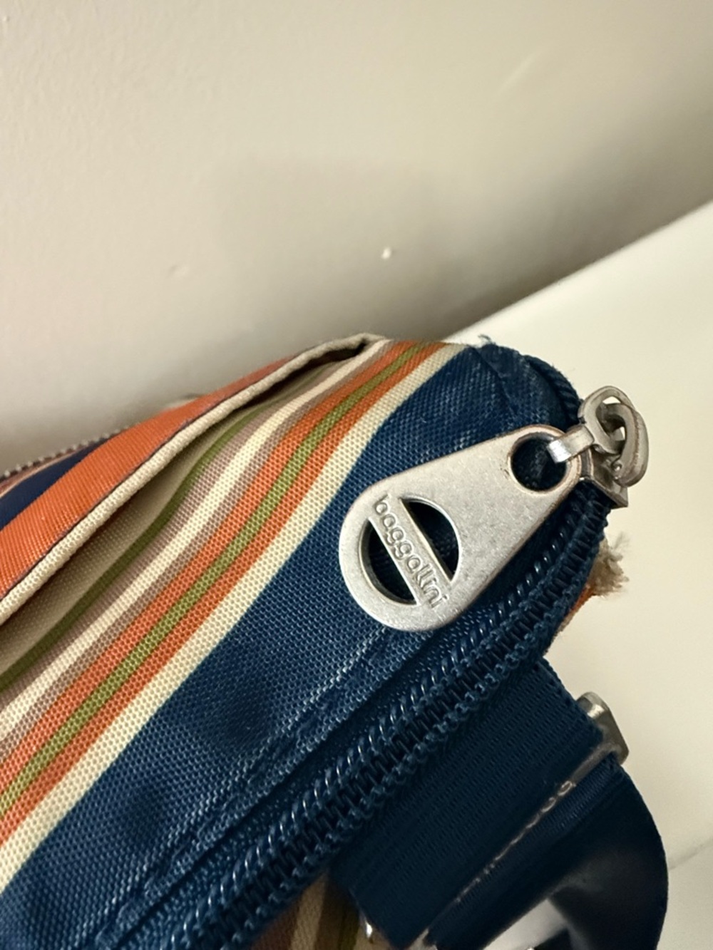 baggallini Striped Blue Orange Crossbody Bag Adjustable Strap Silver Hardware Z… - Picture 6 of 8